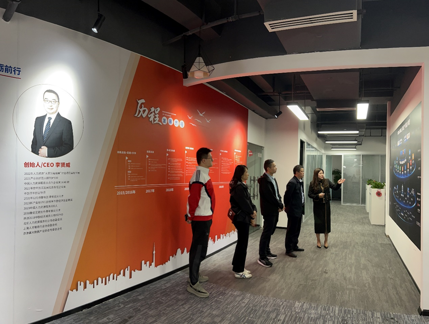 无锡市梁溪区委组织部副部长王伟一行领导莅临壹定发官网集团四川公司调研走访